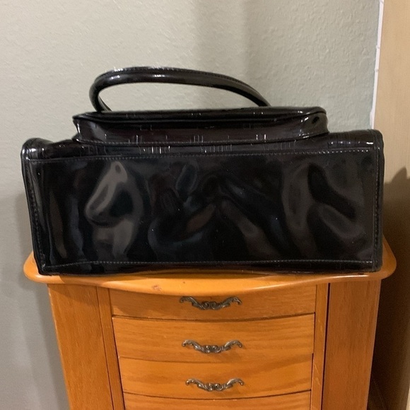 Liz Claiborne leather satchel - Picture 6 of 11